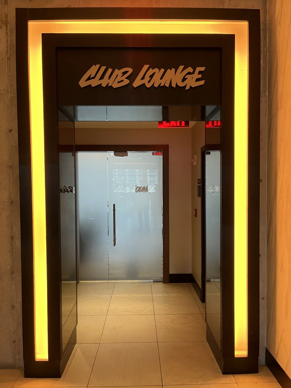renaissance new york midtown hotel club lounge entrance