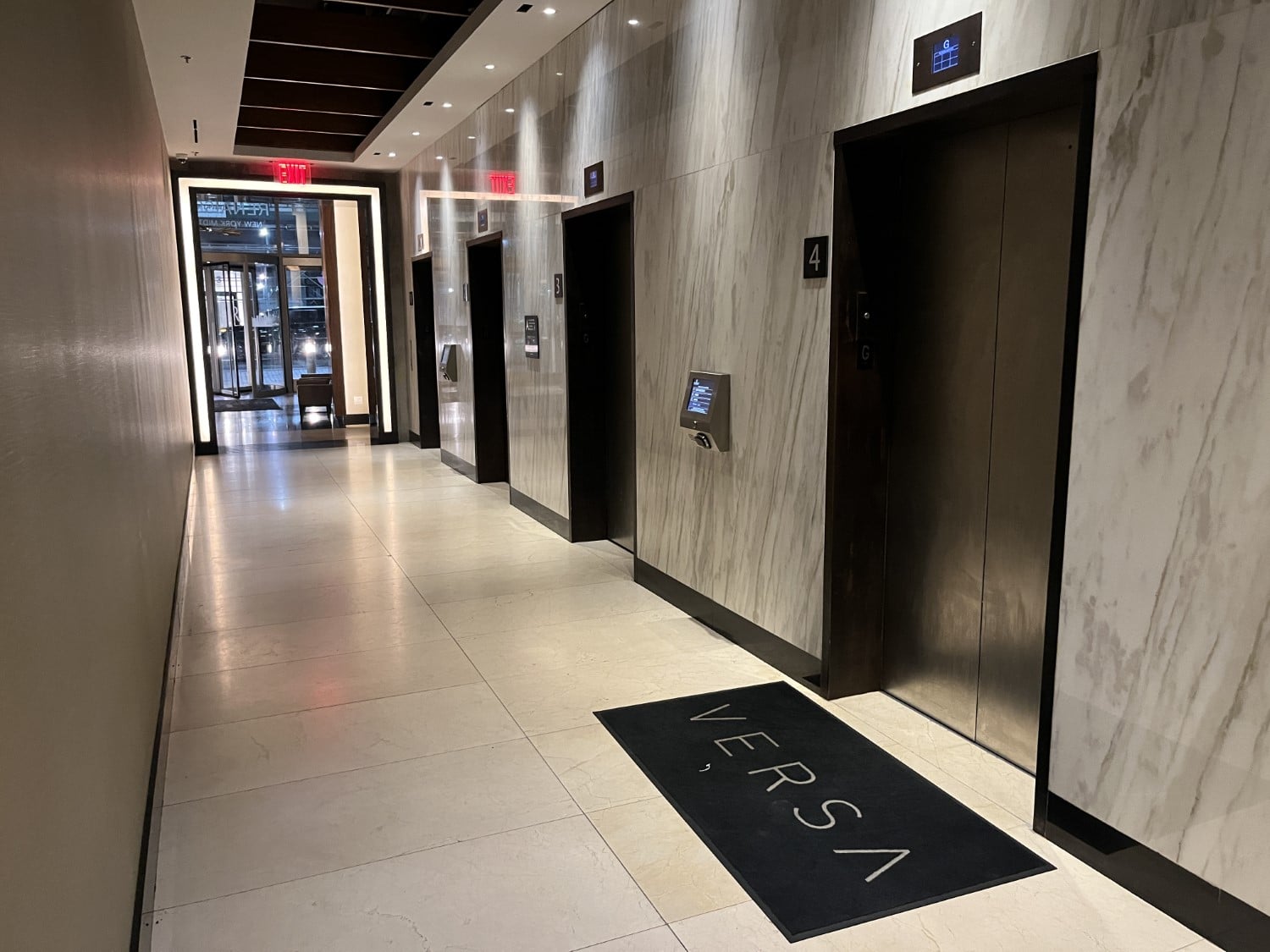 renaissance new york midtown hotel elevators