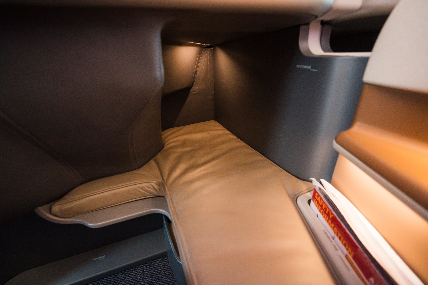 singapore airlines business class a350 footwell