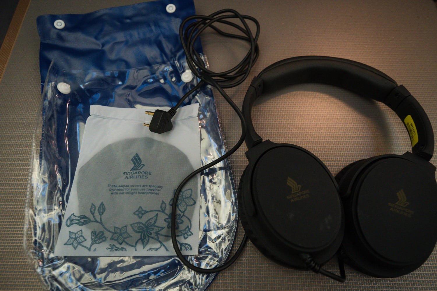 singapore airlines business class a350 headphones