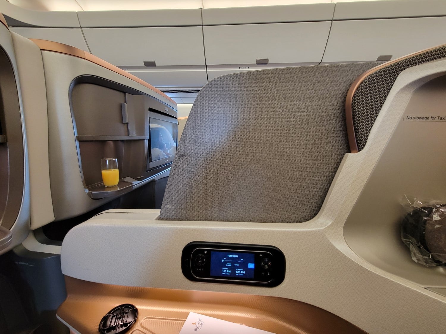 singapore airlines business class a350 privacy divider