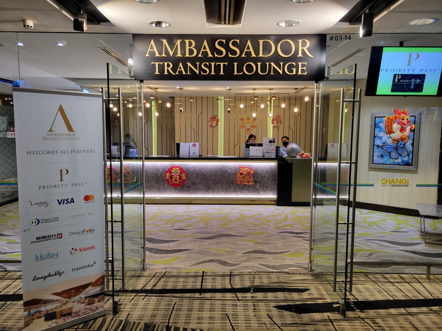 singapore airport ambassador transit lounge entrance
