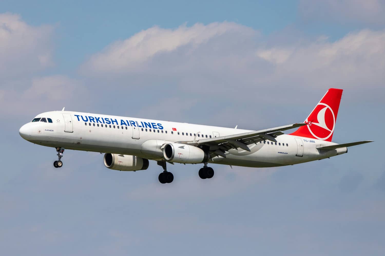 turkish airlines airplane before landing