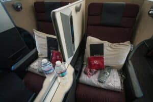 definitive guide to booking japan airlines business class featured image