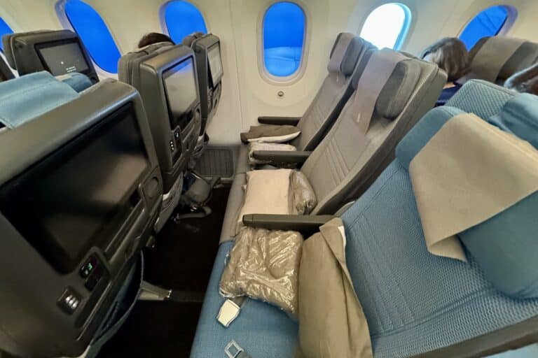 singapore airlines economy class review featured image