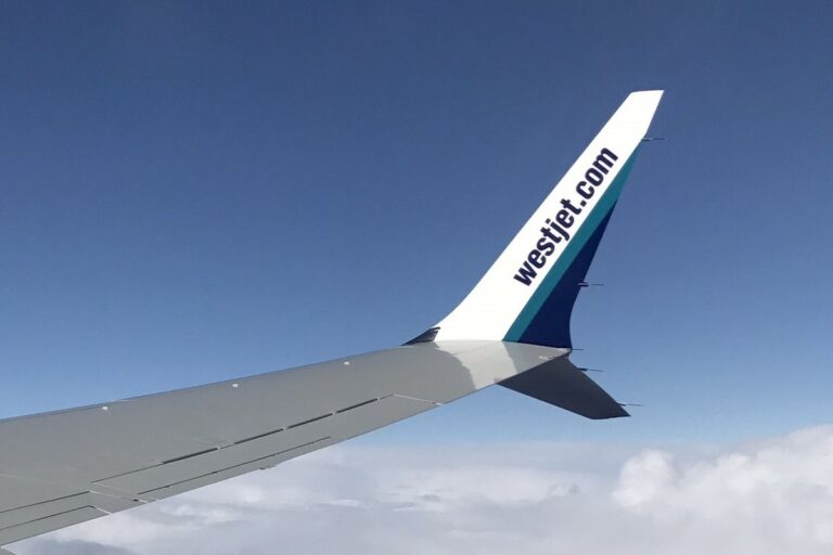 westjet-plane-wing-difference-between-fare-classes-ultrabasic-featured-image