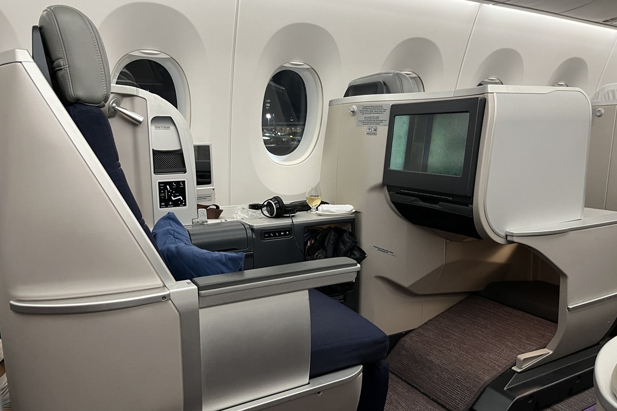 malaysia airlines business class a350 review featured image