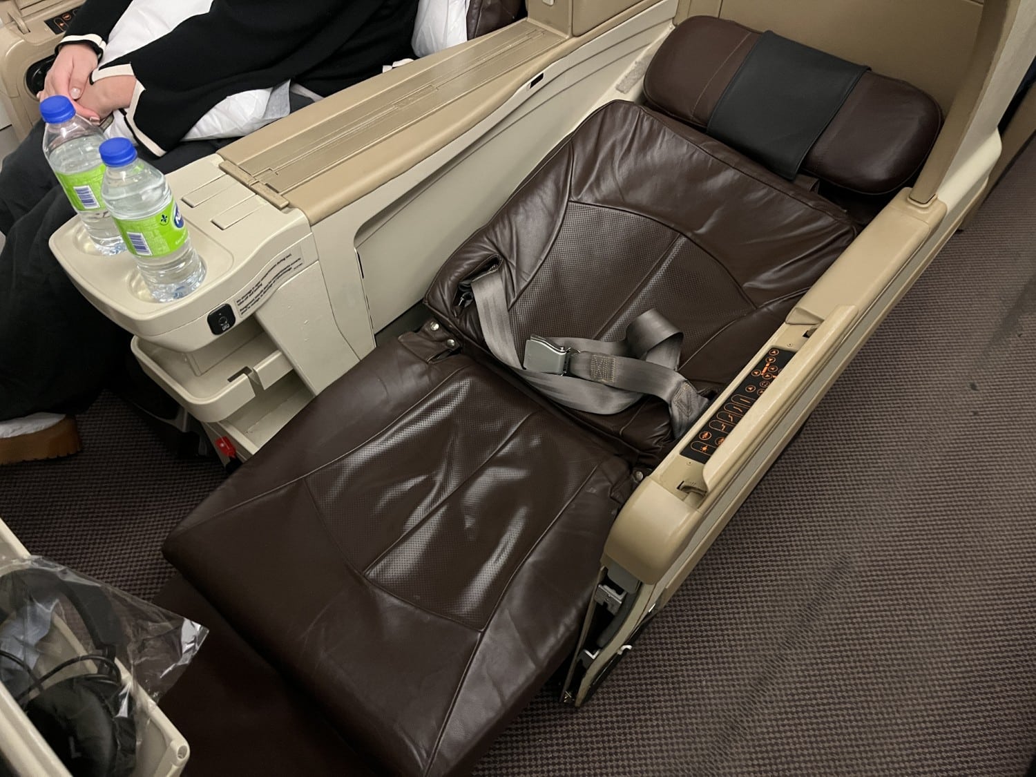 air canada a330 business class angled seat without blanket