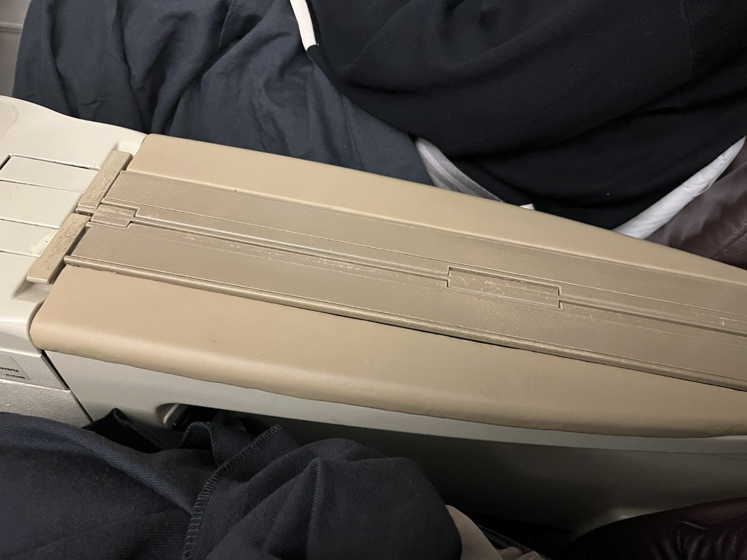 air canada a330 business class center armrest