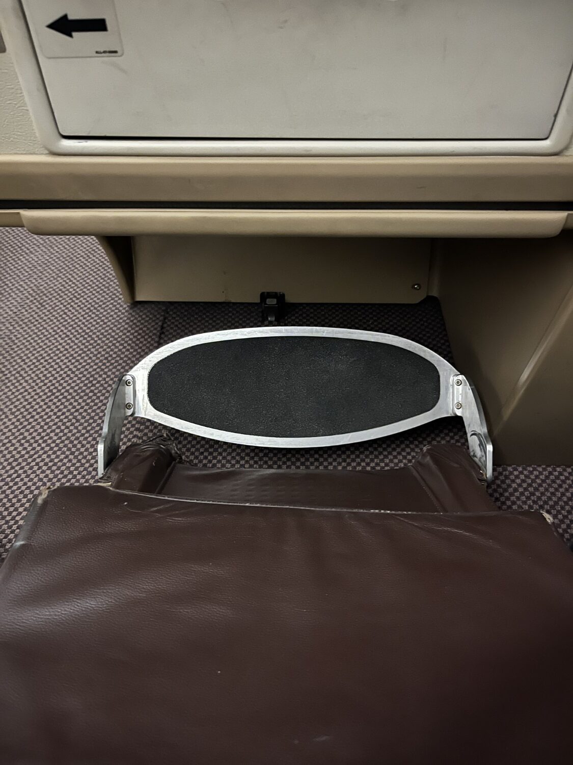 air canada a330 business class footrest