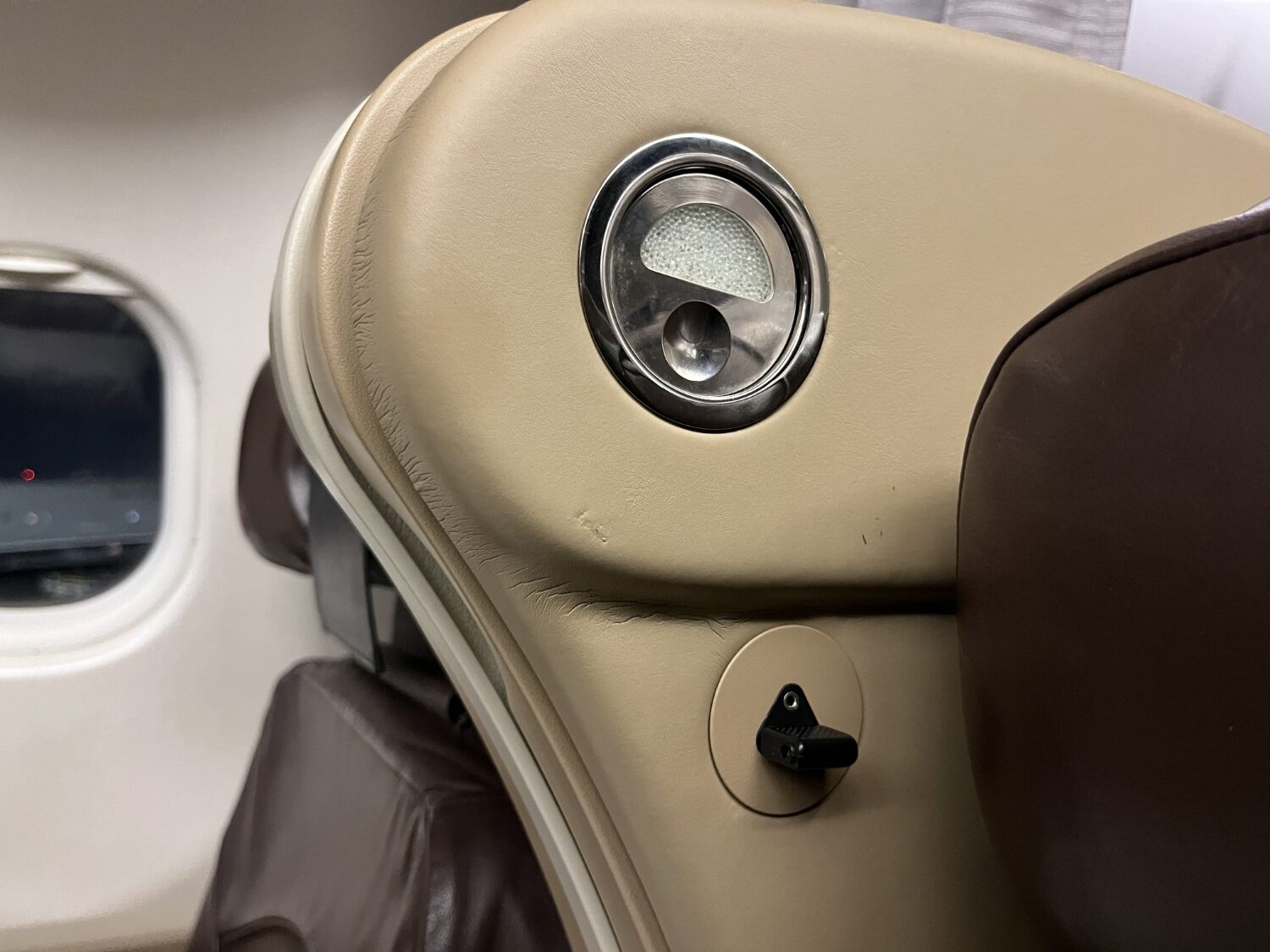 air canada a330 business class light and audio jack