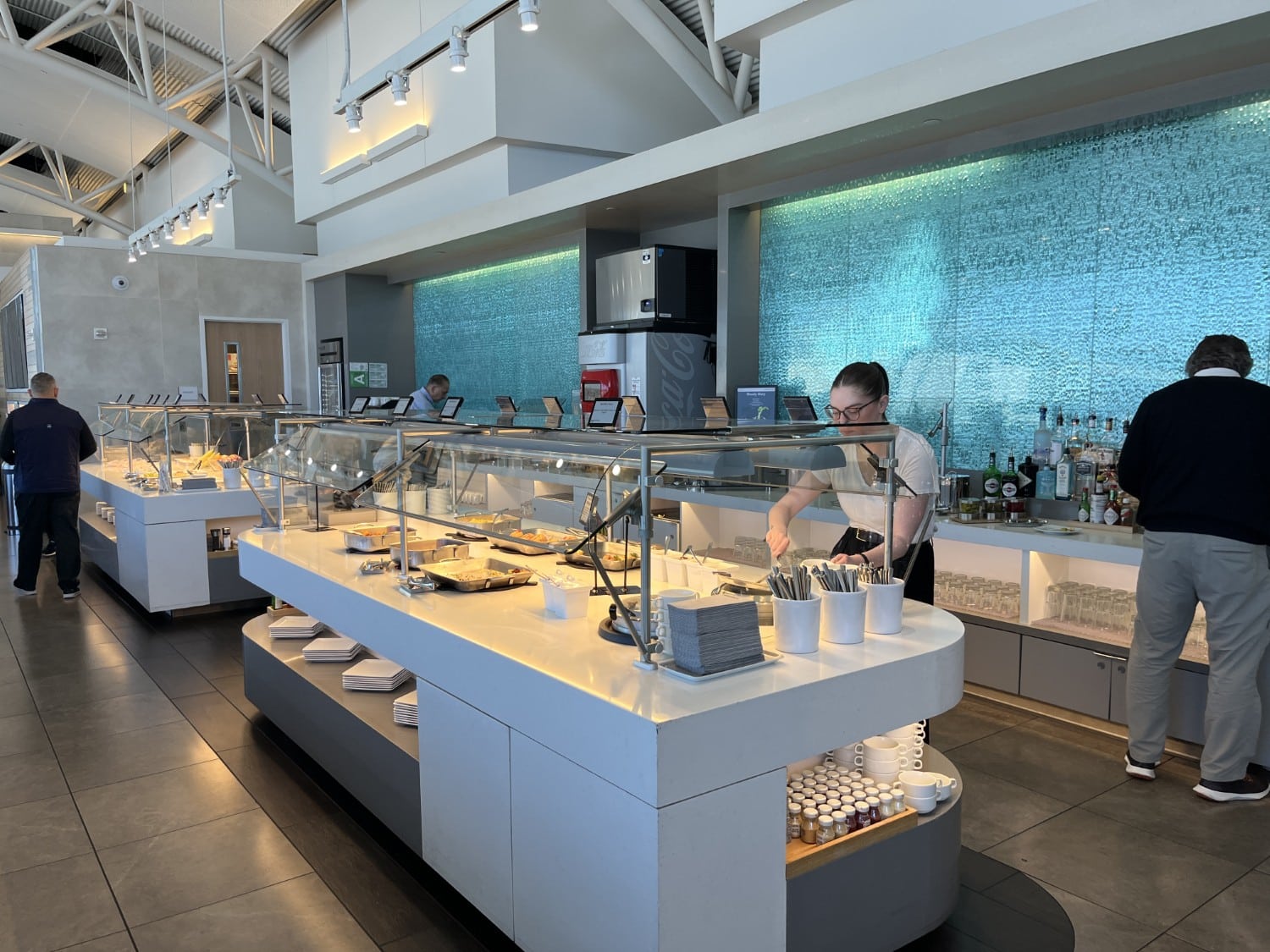 lax american airlines flagship lounge buffet 1