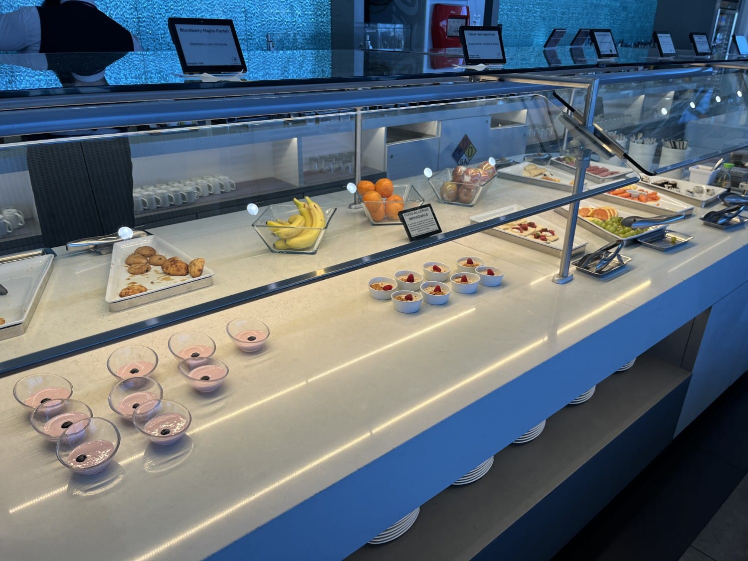 lax american airlines flagship lounge buffet 5