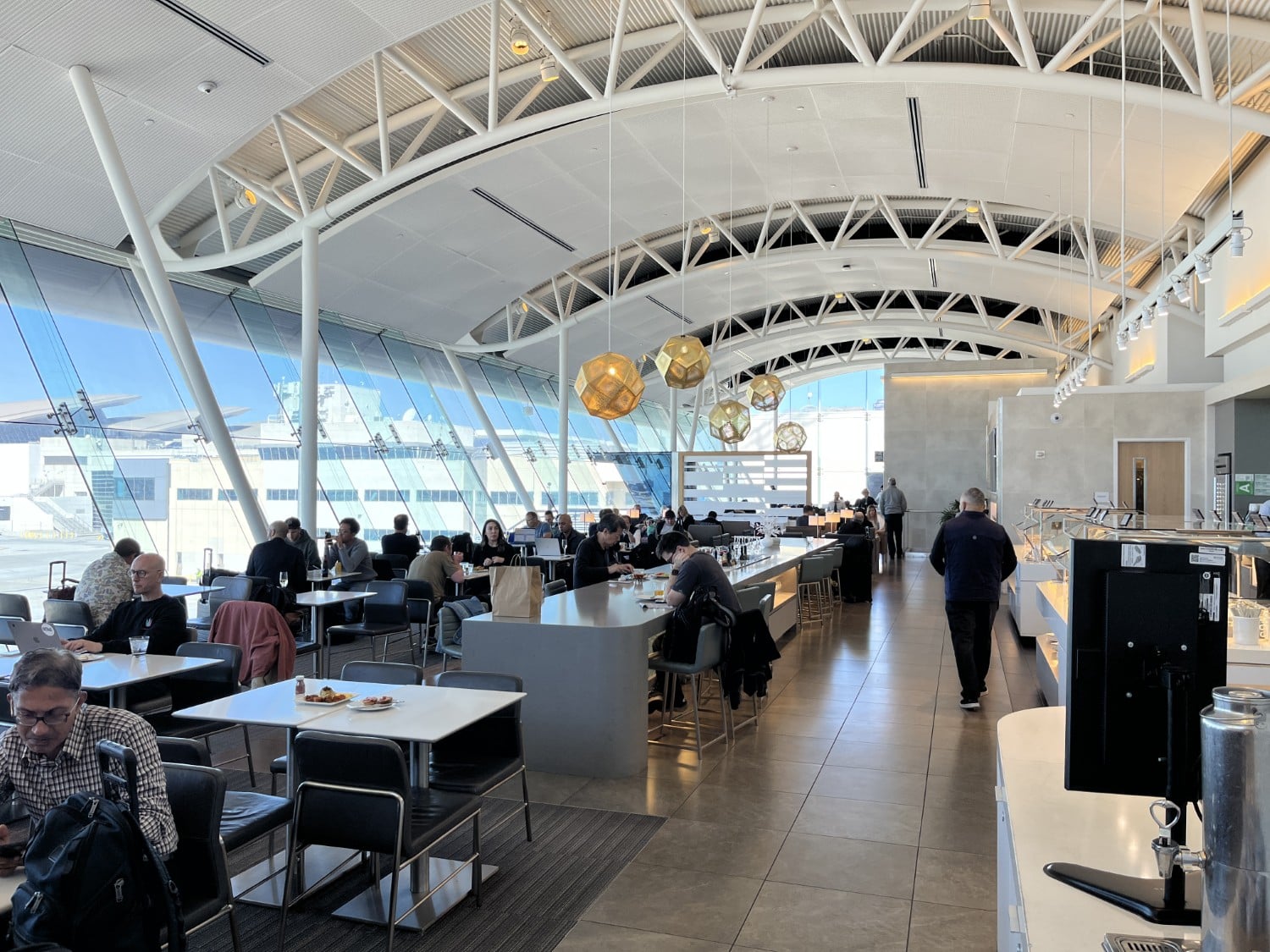 lax american airlines flagship lounge seating 1