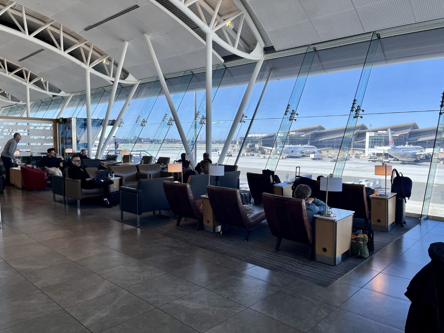 lax american airlines flagship lounge seating 2