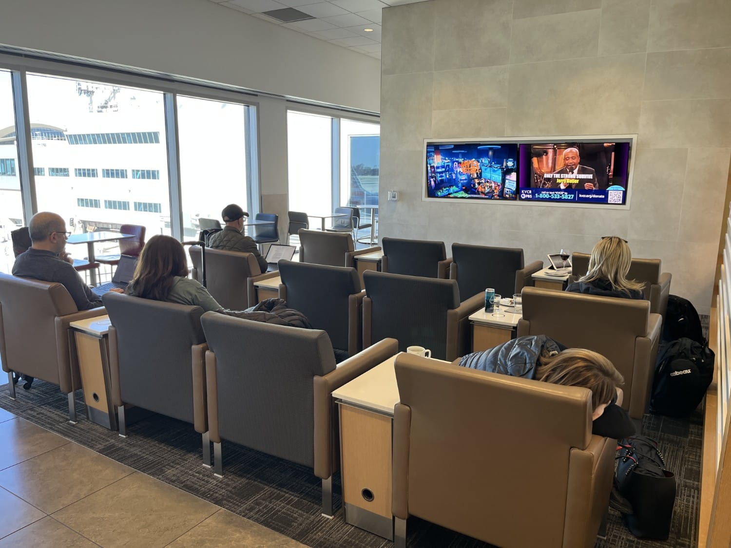 lax american airlines flagship lounge seating 3