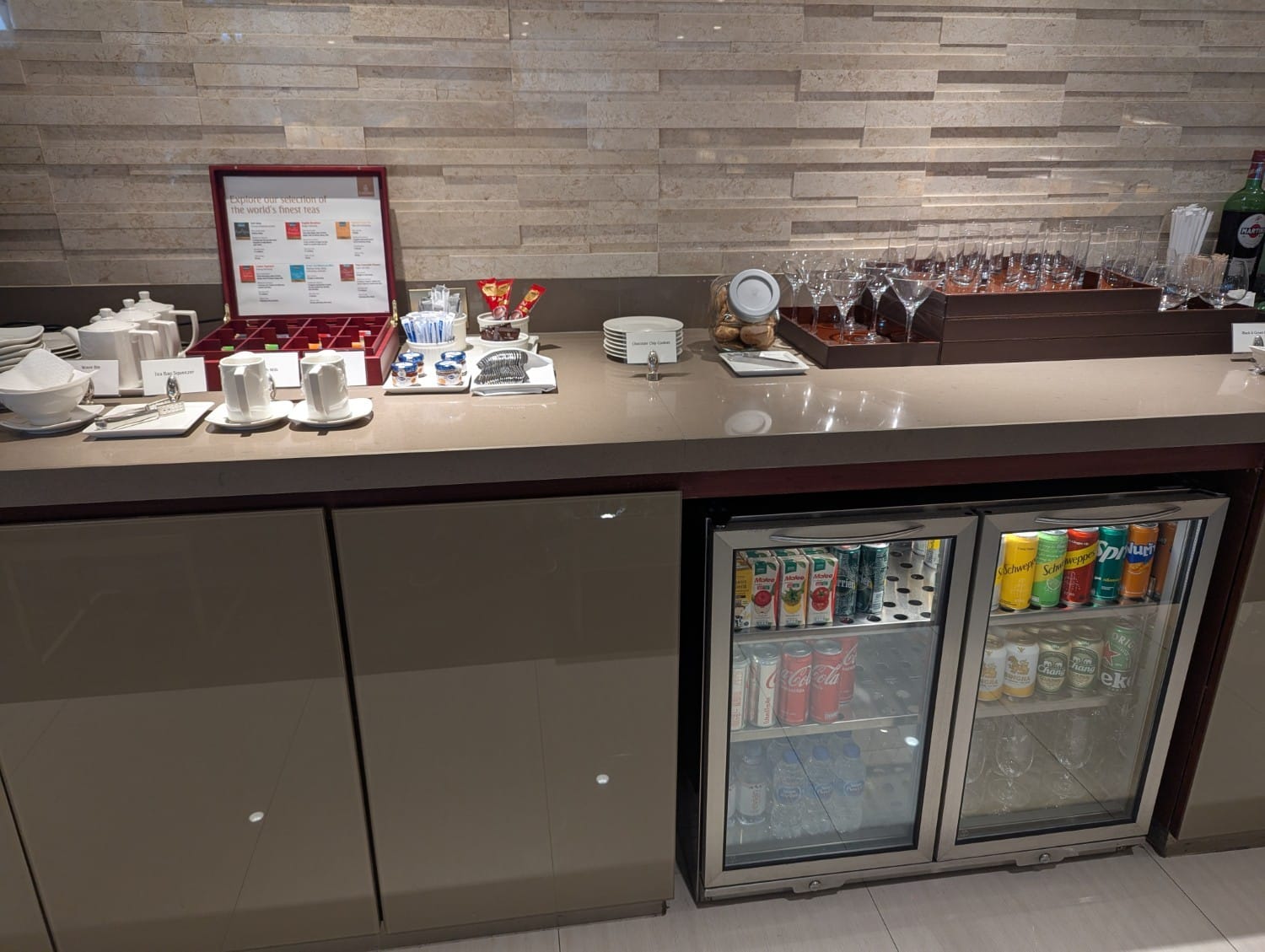 emirates a380 first class lounge cold drinks and teas