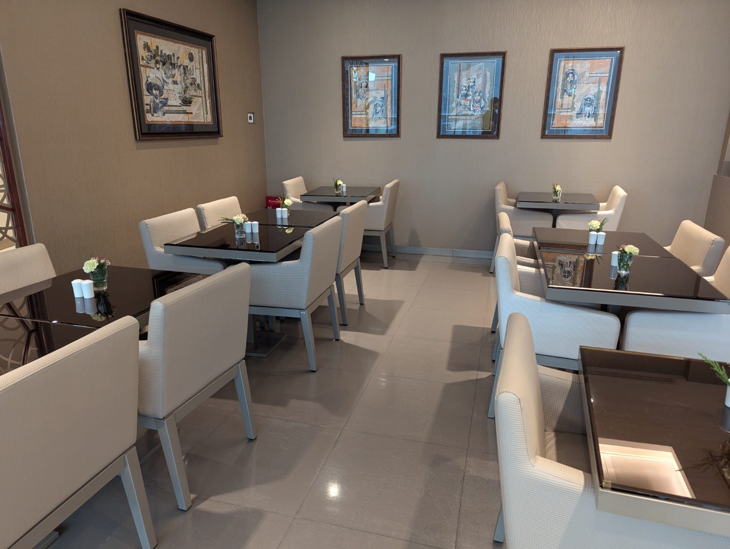 emirates a380 first class lounge dining tables
