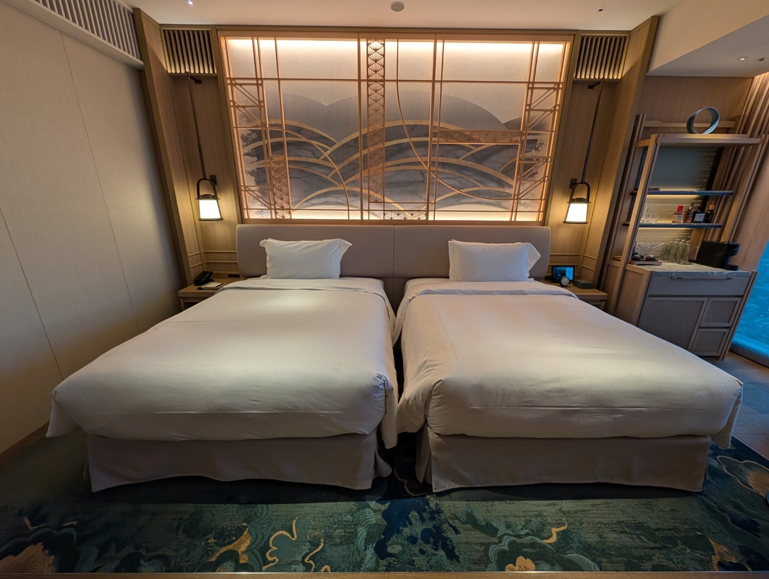 waldorf astoria osaka 2 queen premier room beds