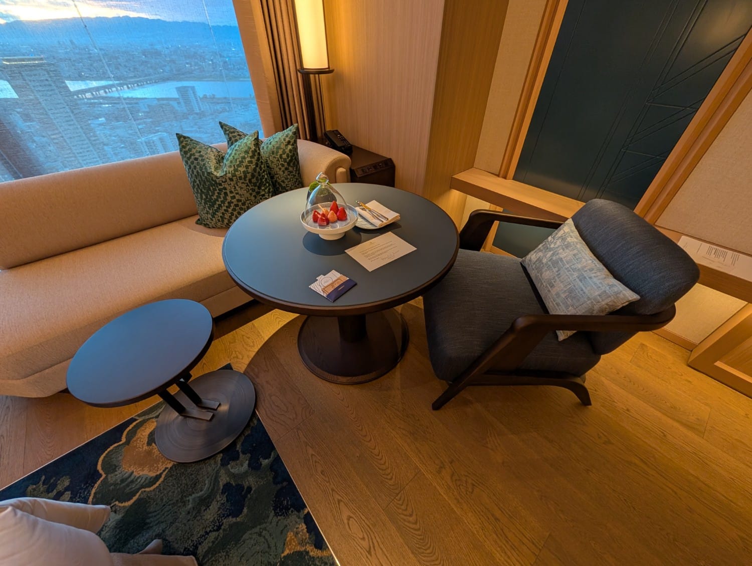 waldorf astoria osaka 2 queen premier room table and chair