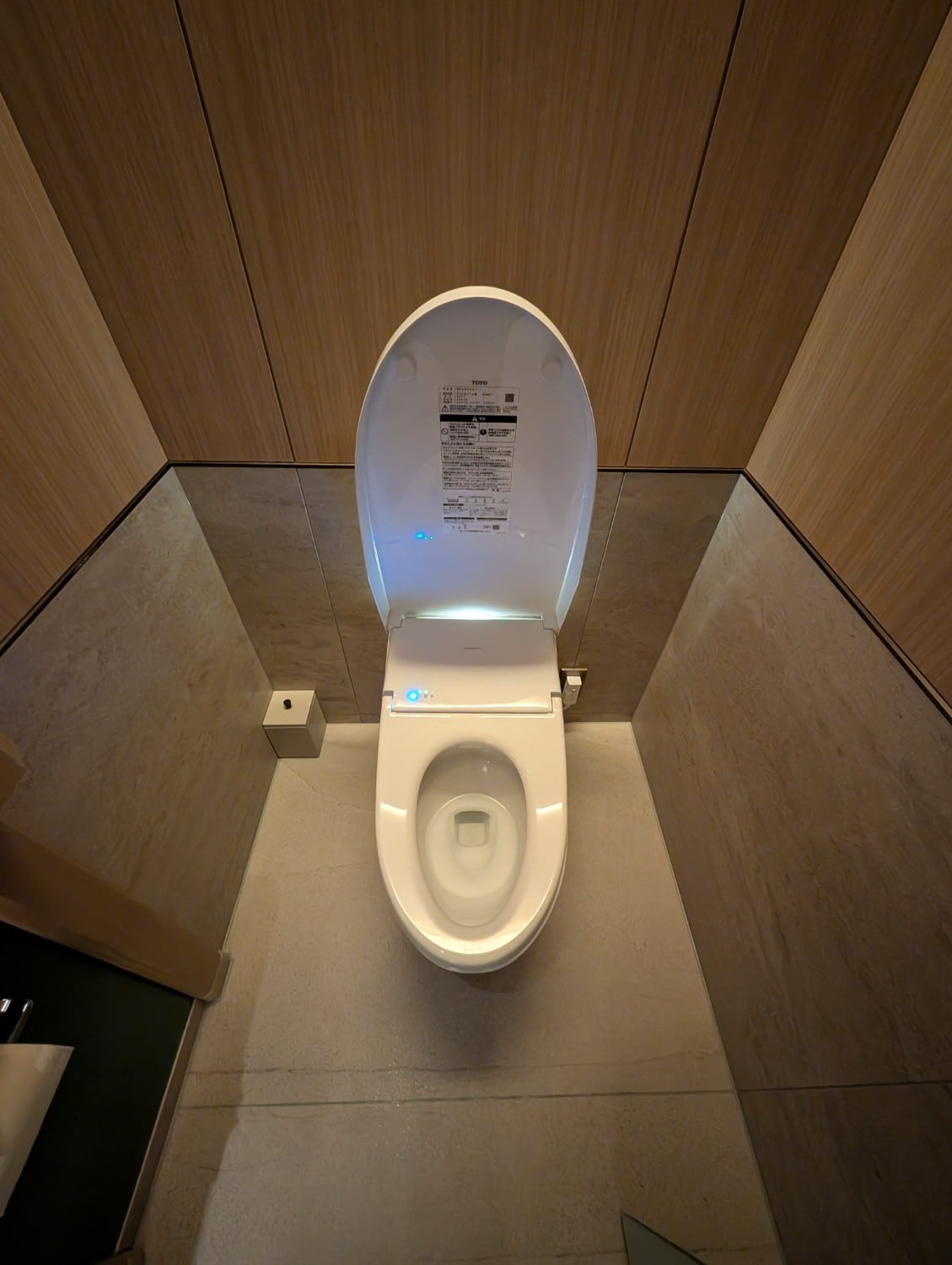 waldorf astoria osaka 2 queen premier room toilet