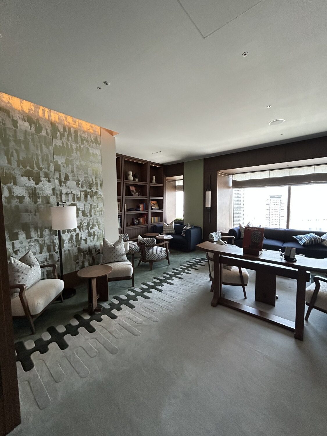 waldorf astoria osaka library seating 2
