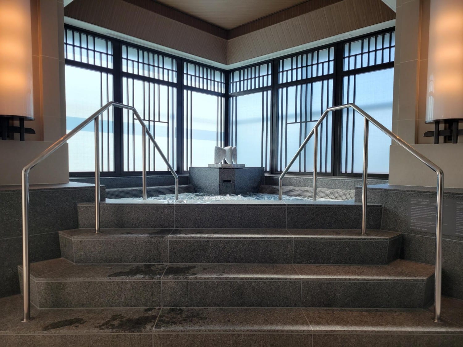 waldorf astoria osaka pool hottub