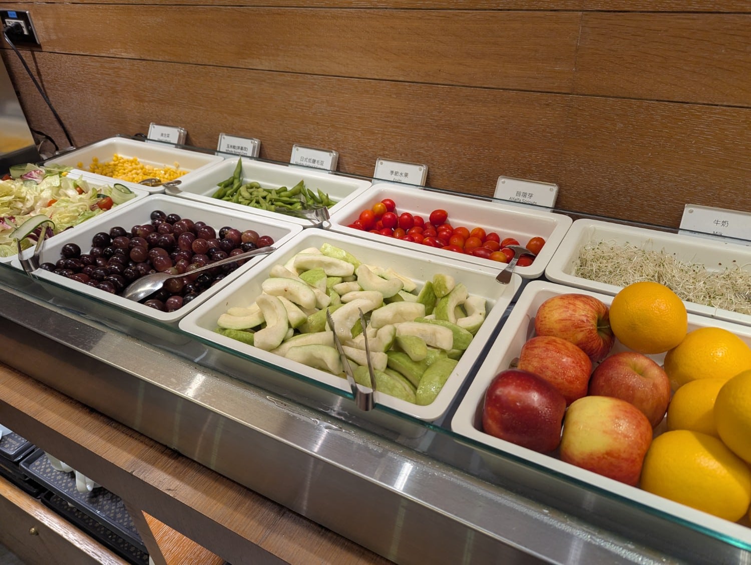 china airlines business class lounge taipei buffet 2