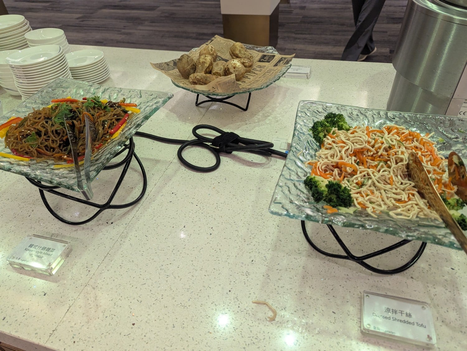 china airlines business class lounge taipei buffet 1