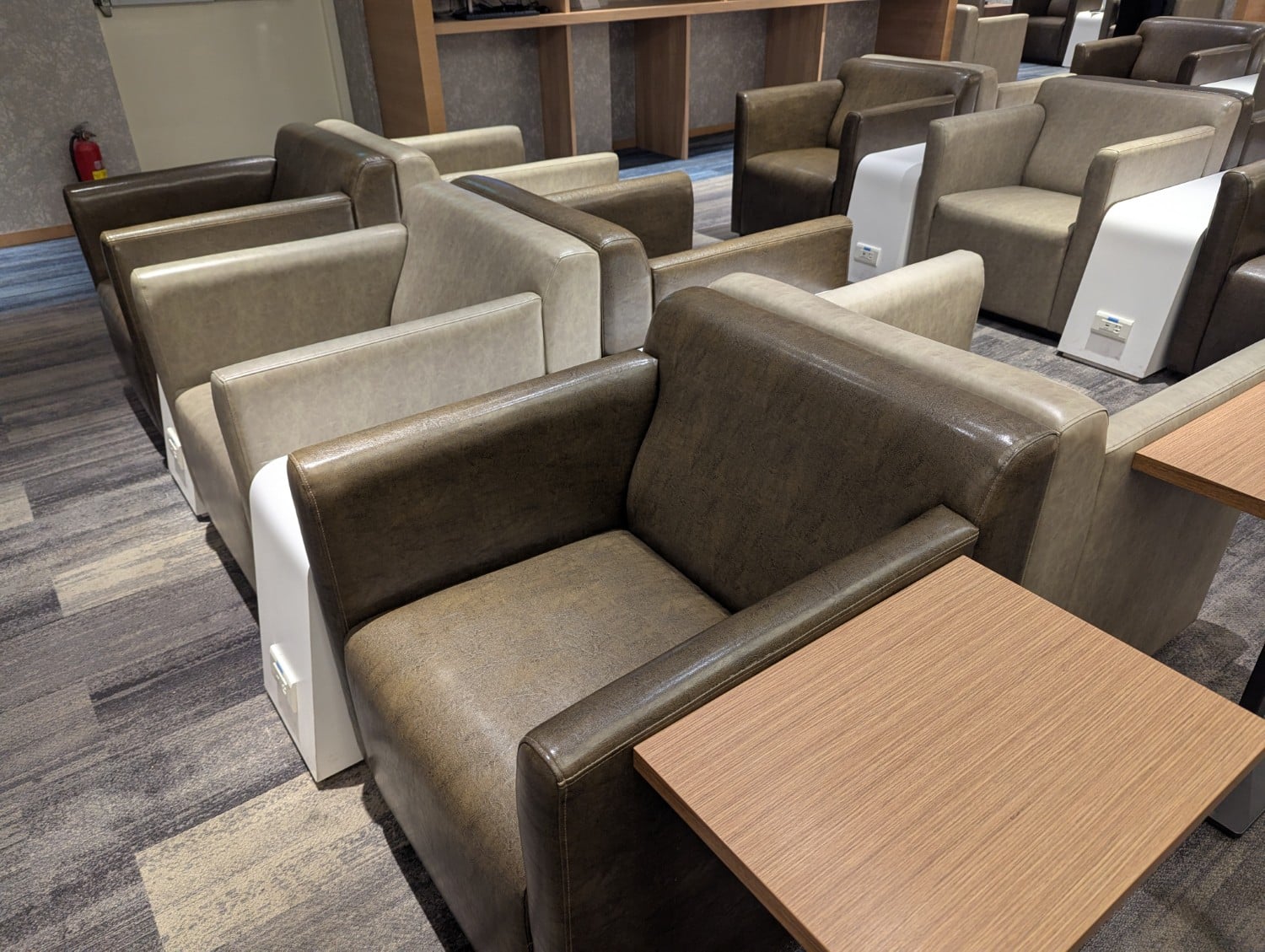china airlines business class lounge taipei seating 3