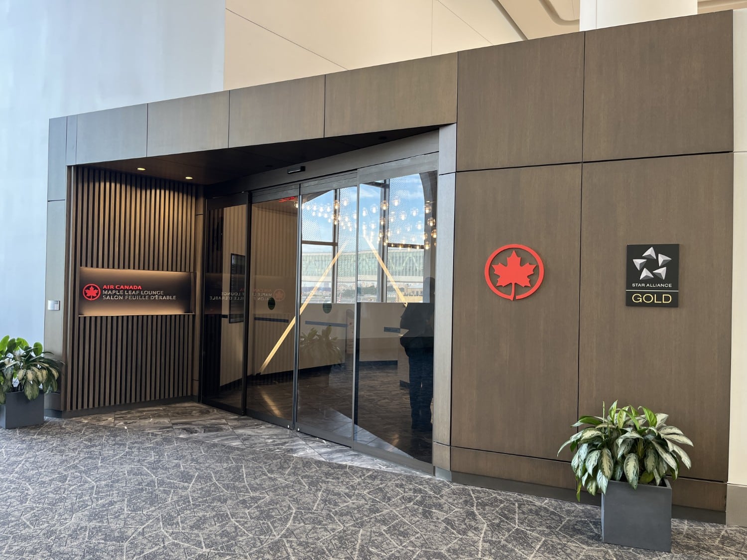 maple leaf lounge entrance at lga