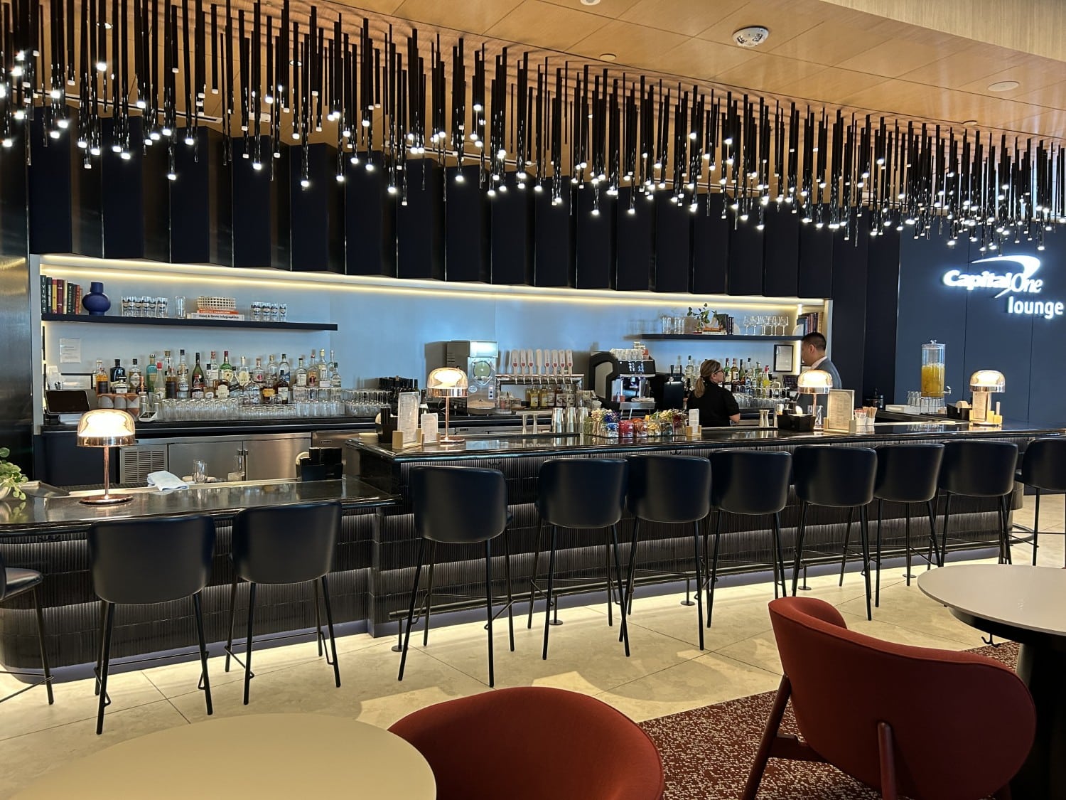 Capital One Lounge Las Vegas est plein de services avec l'arrosage