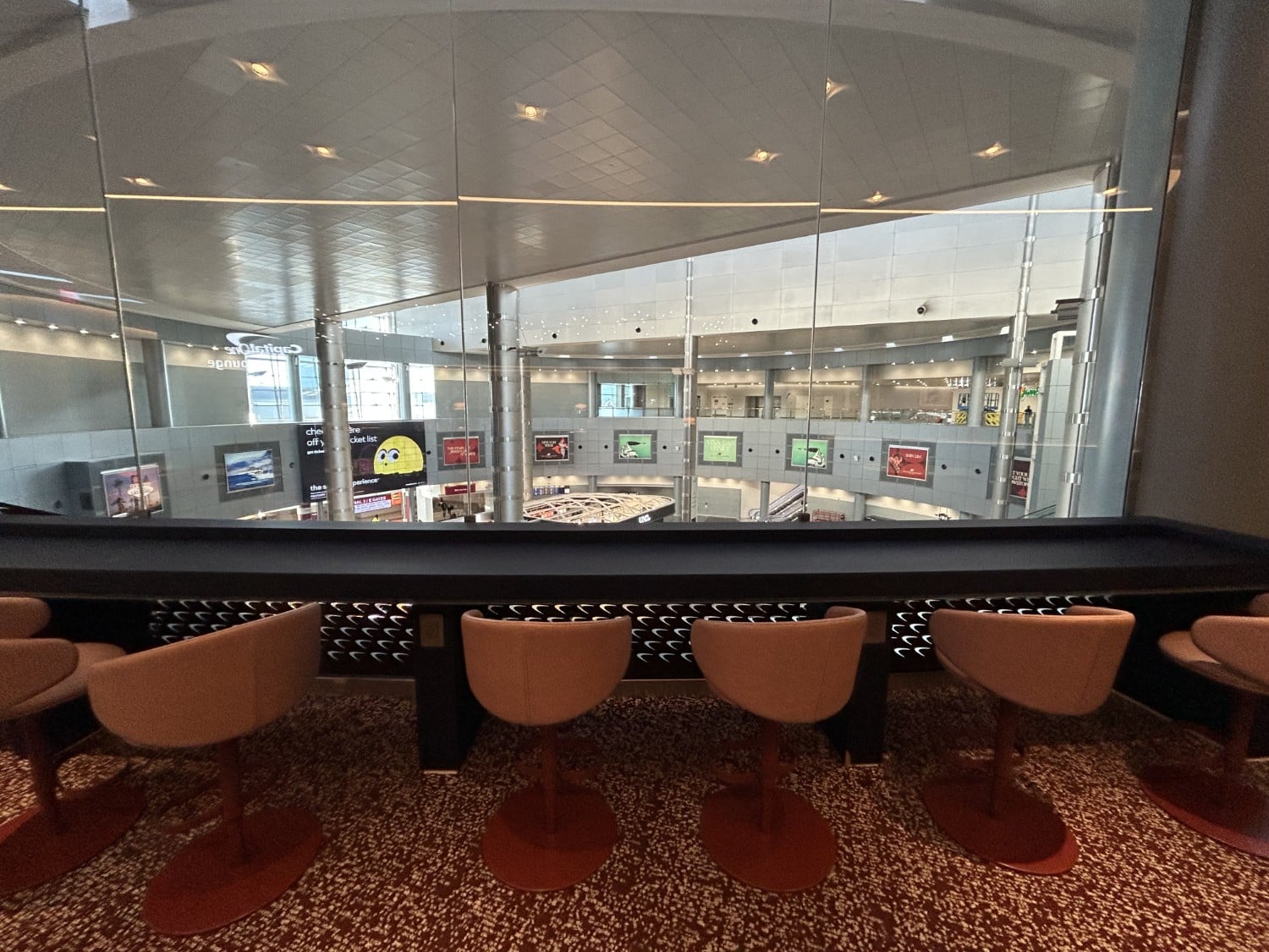 Capital Wan Hall à Las Vegas est assis près des fenêtres de la gare