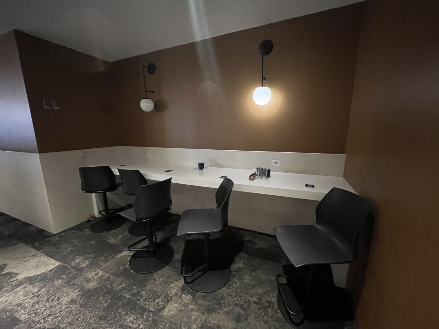Hauteur de la barre ouest du bar
