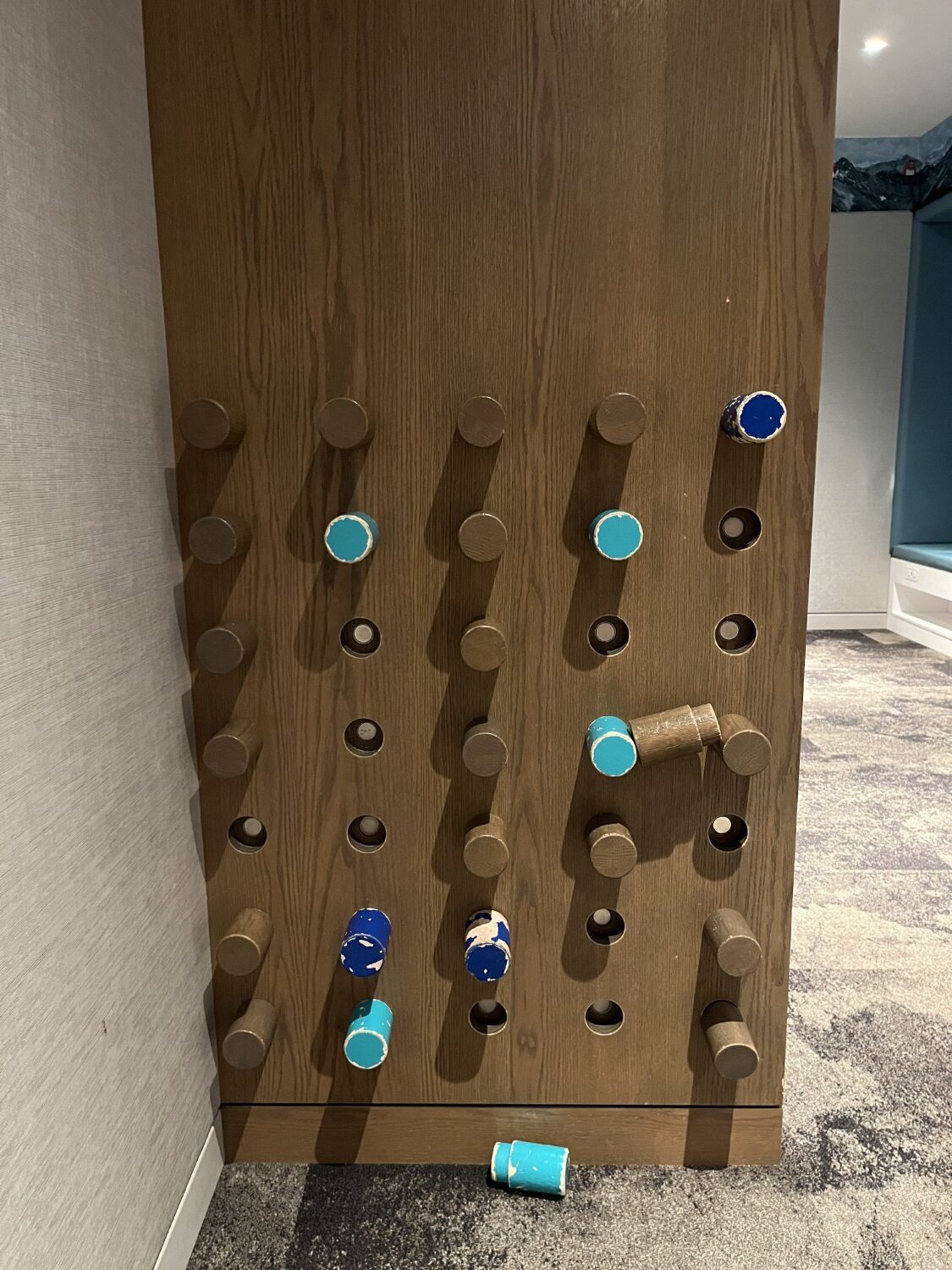 WestJet Elevation Lounge Area Family Area pour les enfants