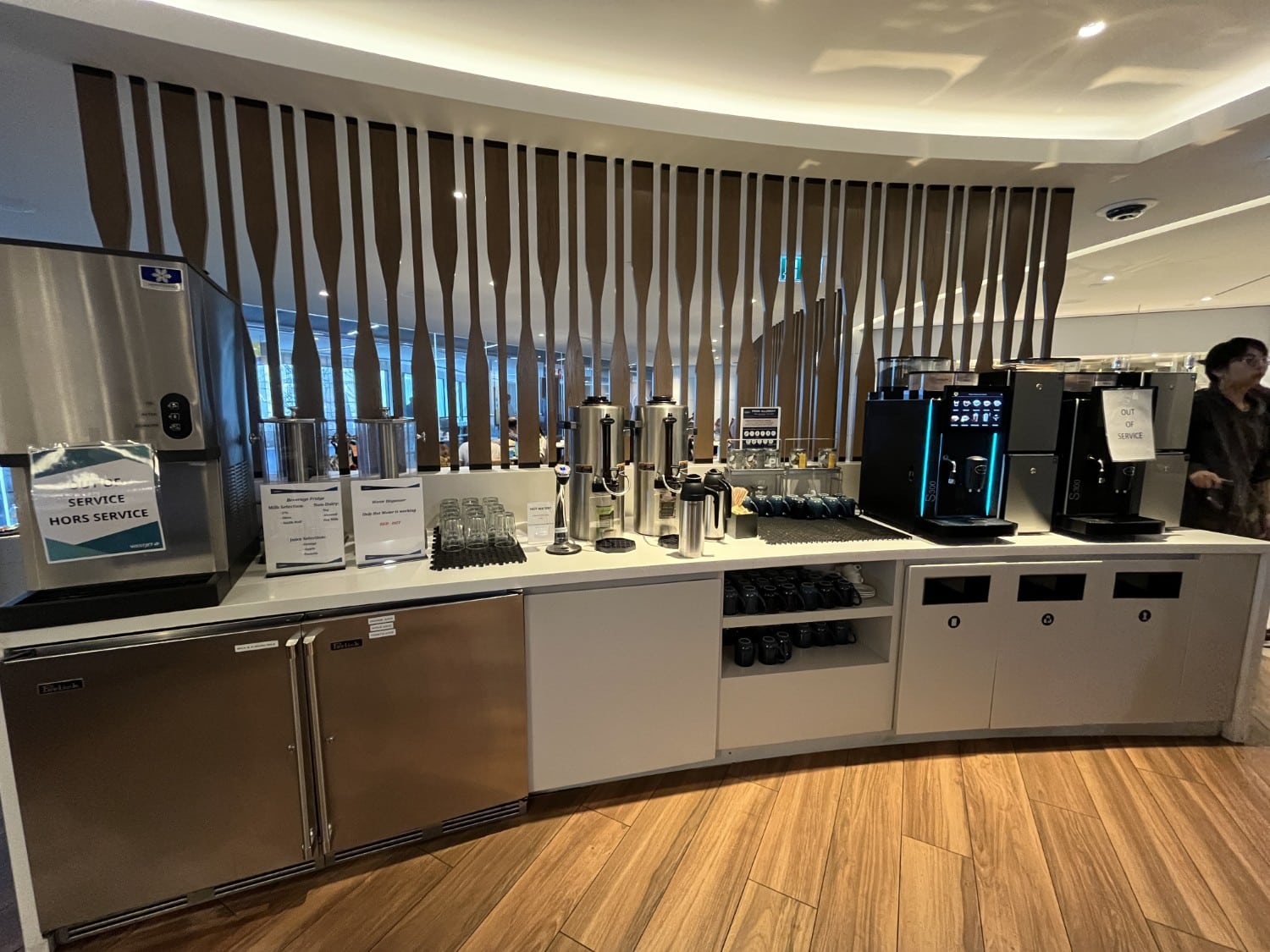 Stations de boissons auto-services pour WestJet Rise
