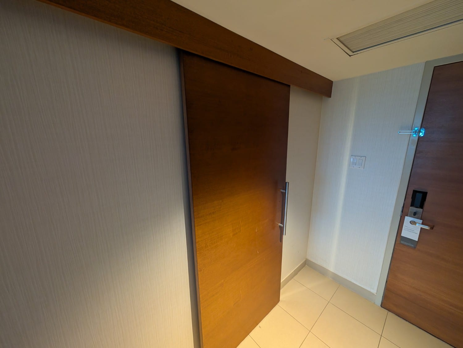 the westin ottawa 2 double bed room bathroom sliding door