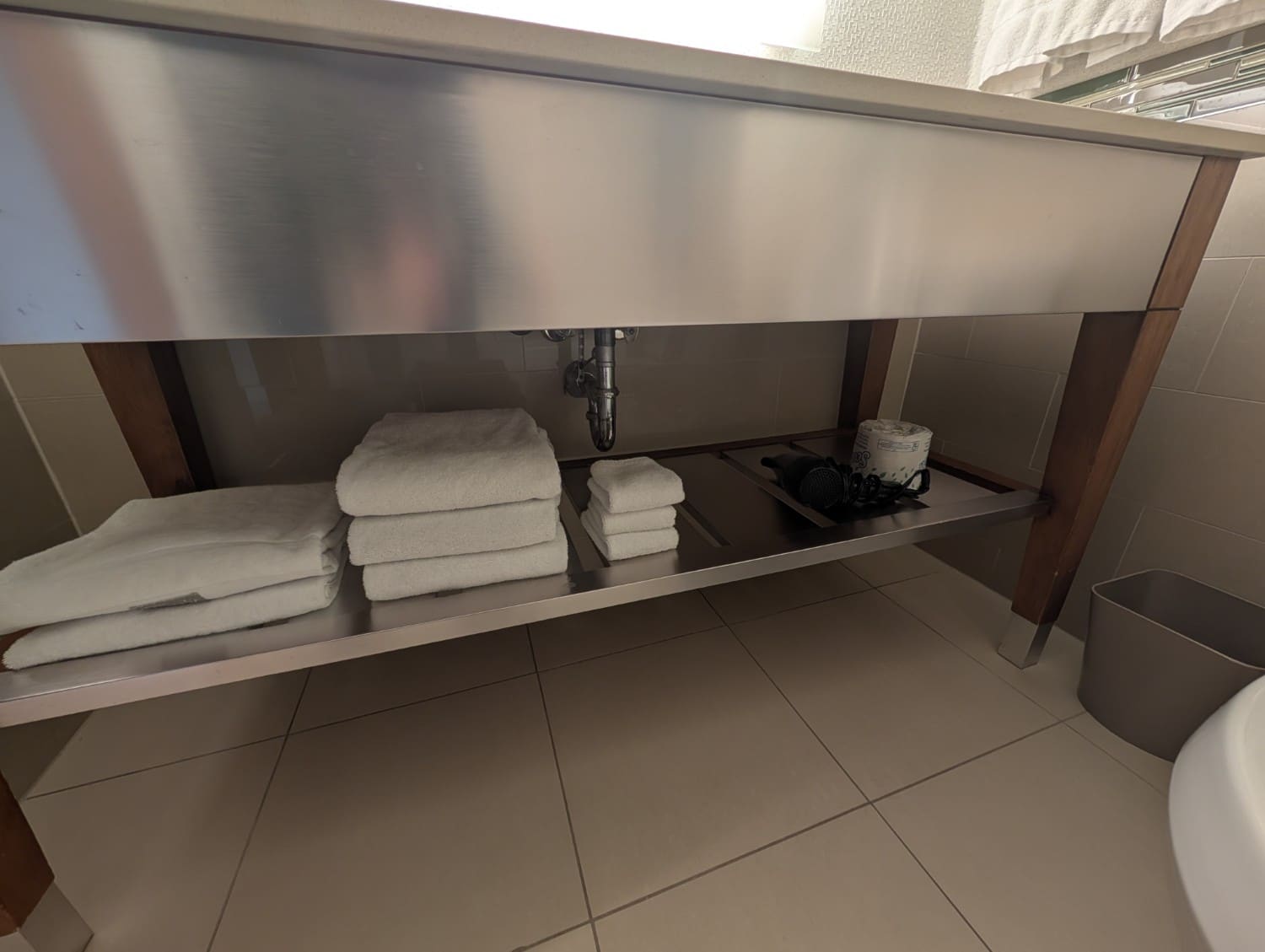 the westin ottawa 2 double bed room bathroom towels