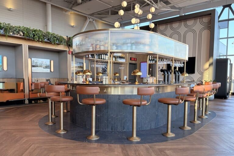 amex aspire lounge at montreal airport yul review featured image