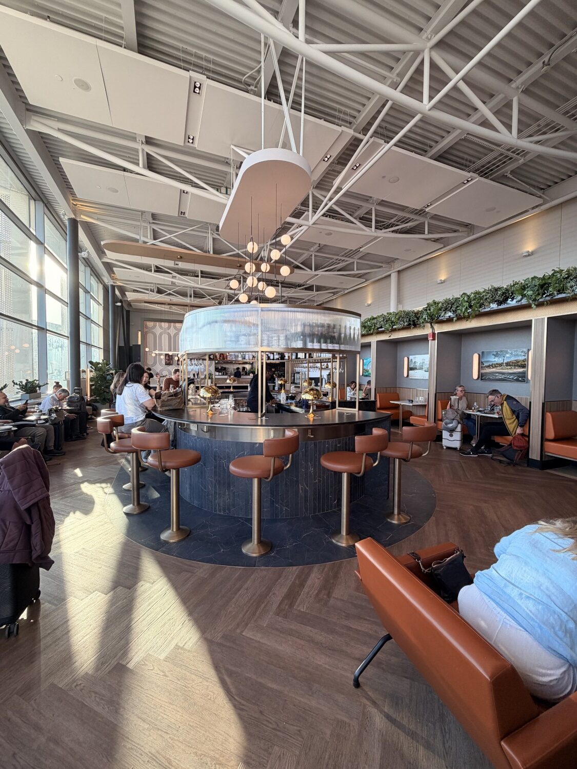 aspire amex lounge montreal yul bar seating with patrons