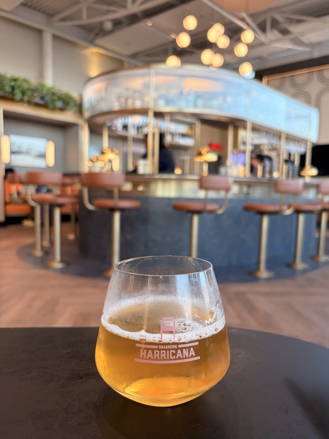 aspire amex lounge montreal yul beer