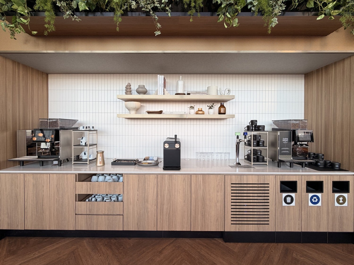 aspire amex lounge montreal yul beverage station