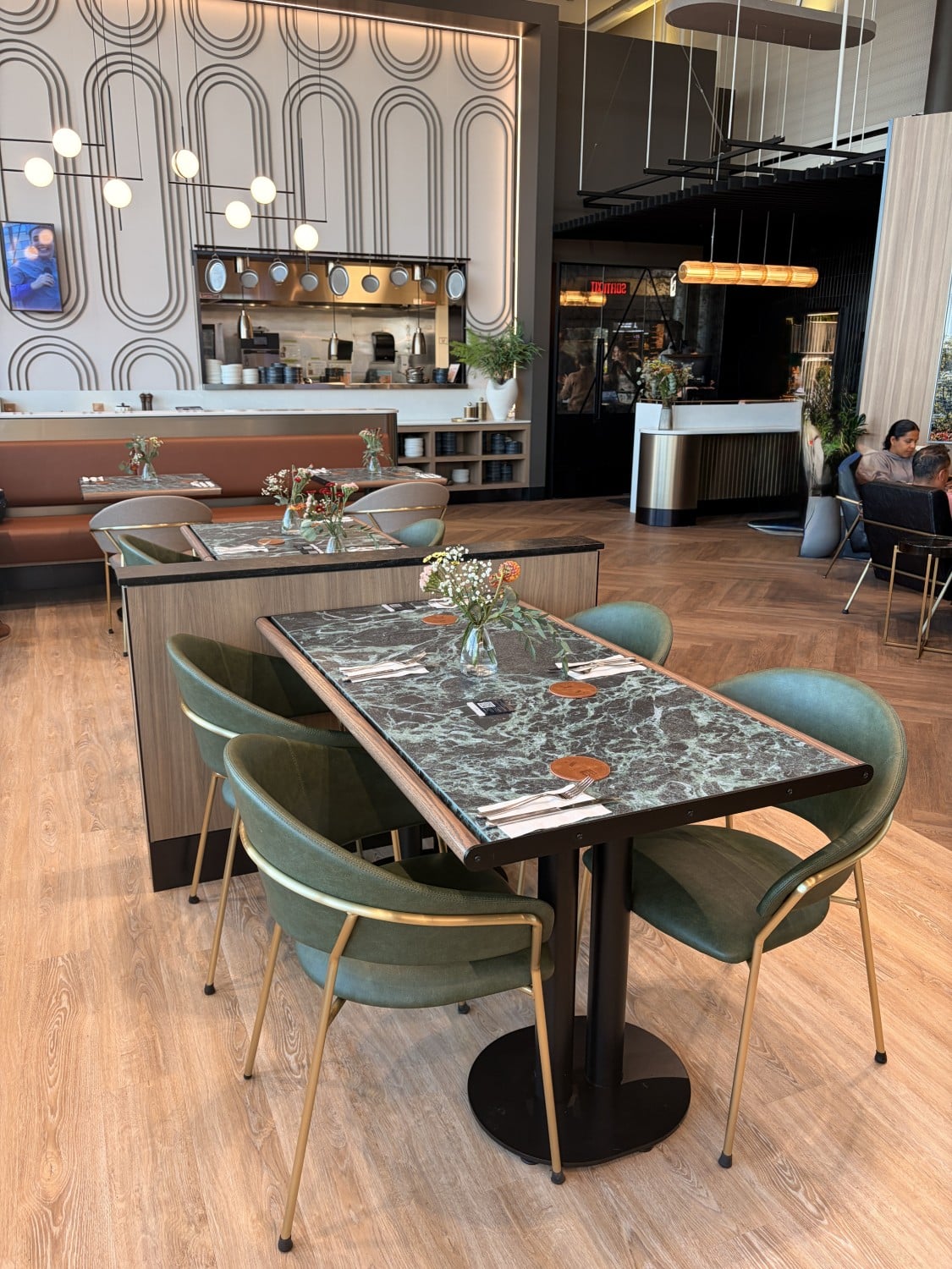 aspire amex lounge montreal yul dining tables seat