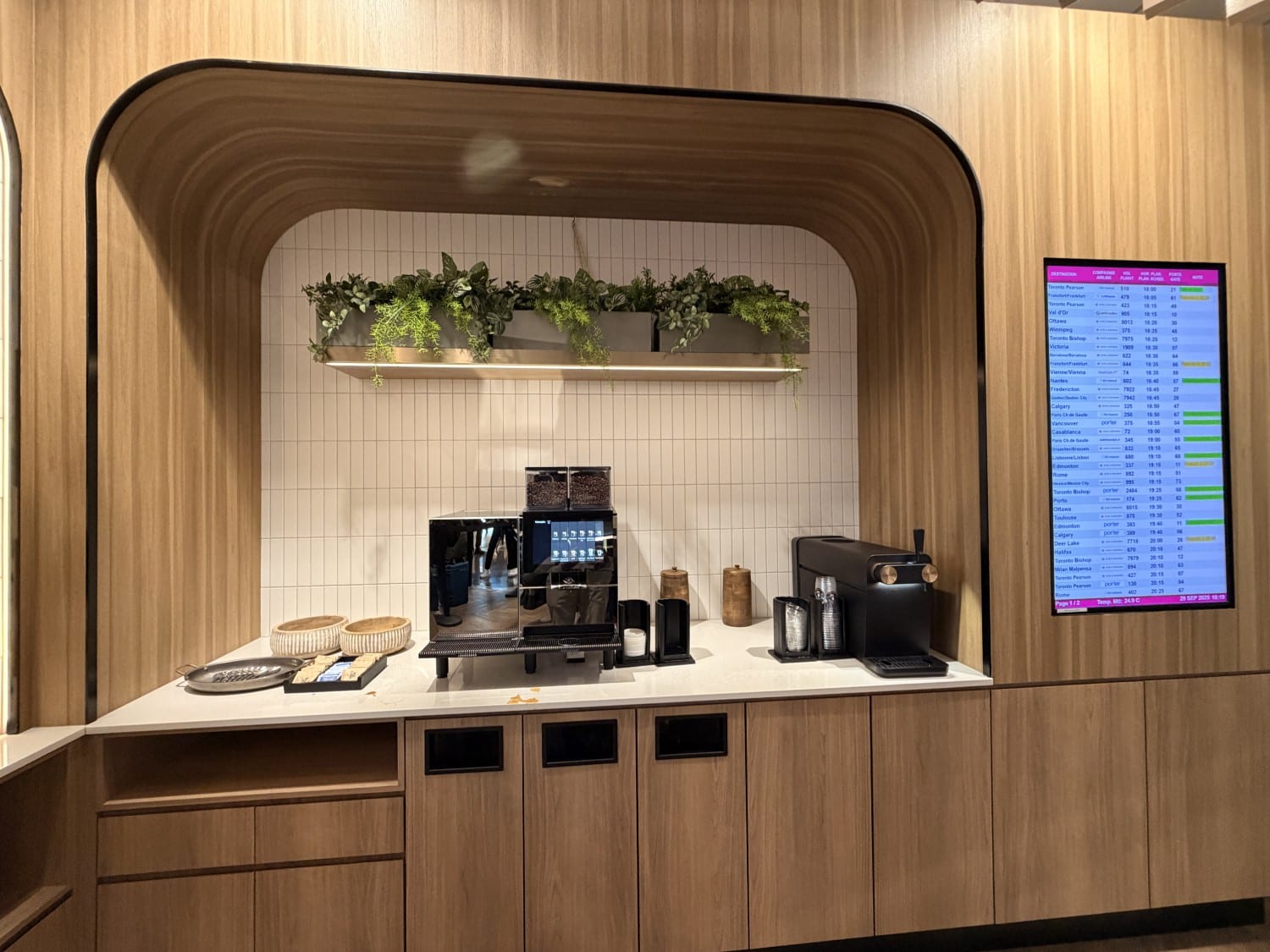 aspire amex lounge montreal yul hot and cold coffee station