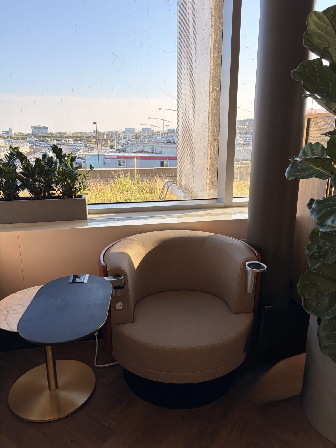 aspire amex lounge montreal yul individual seating near window