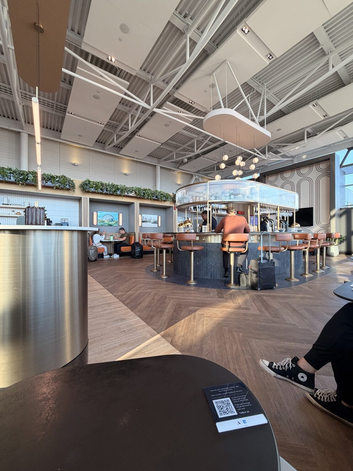aspire amex lounge montreal yul solo seating view