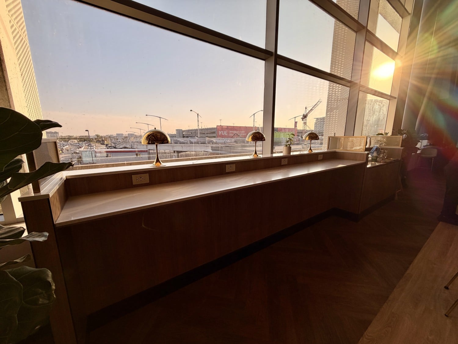 aspire amex lounge montreal yul standing bar with chargers