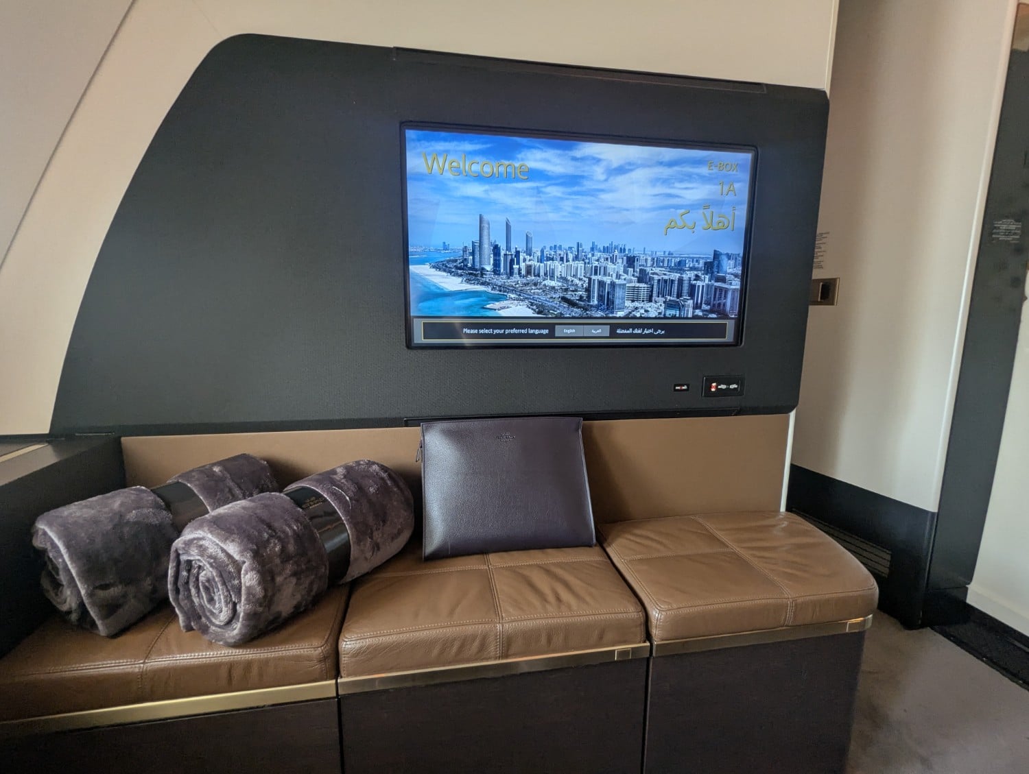 Bench and entertainment system in Etihad First Class apartments the Residence.
