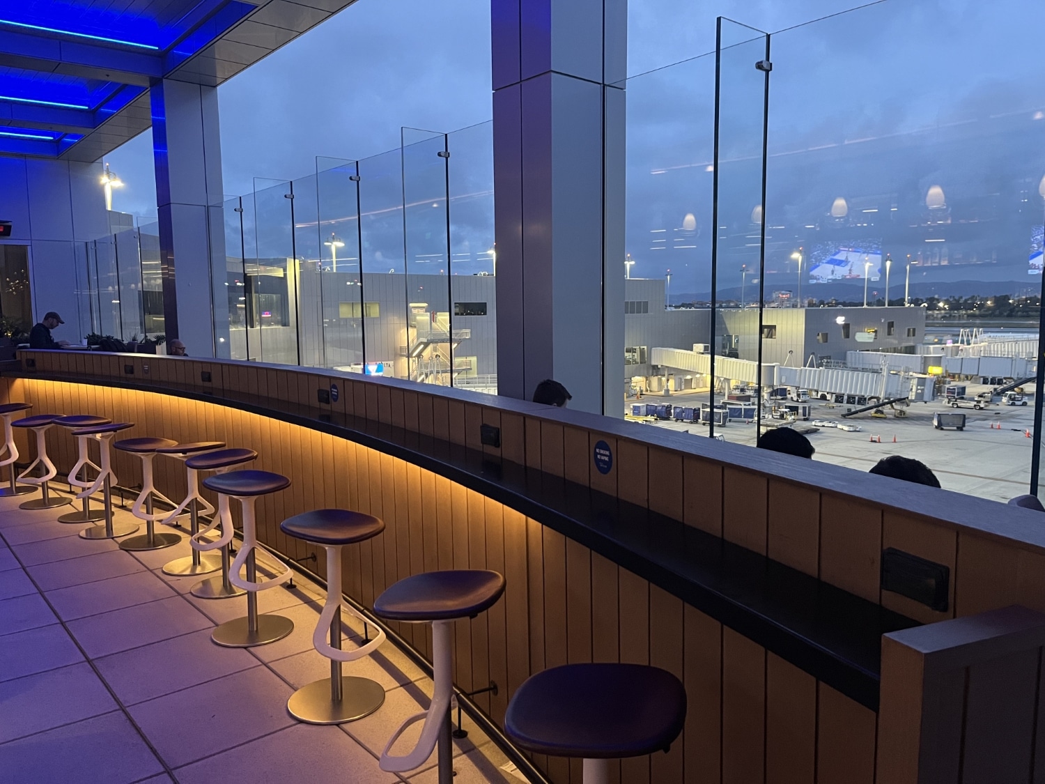 delta sky club lounge bar seating with stools
