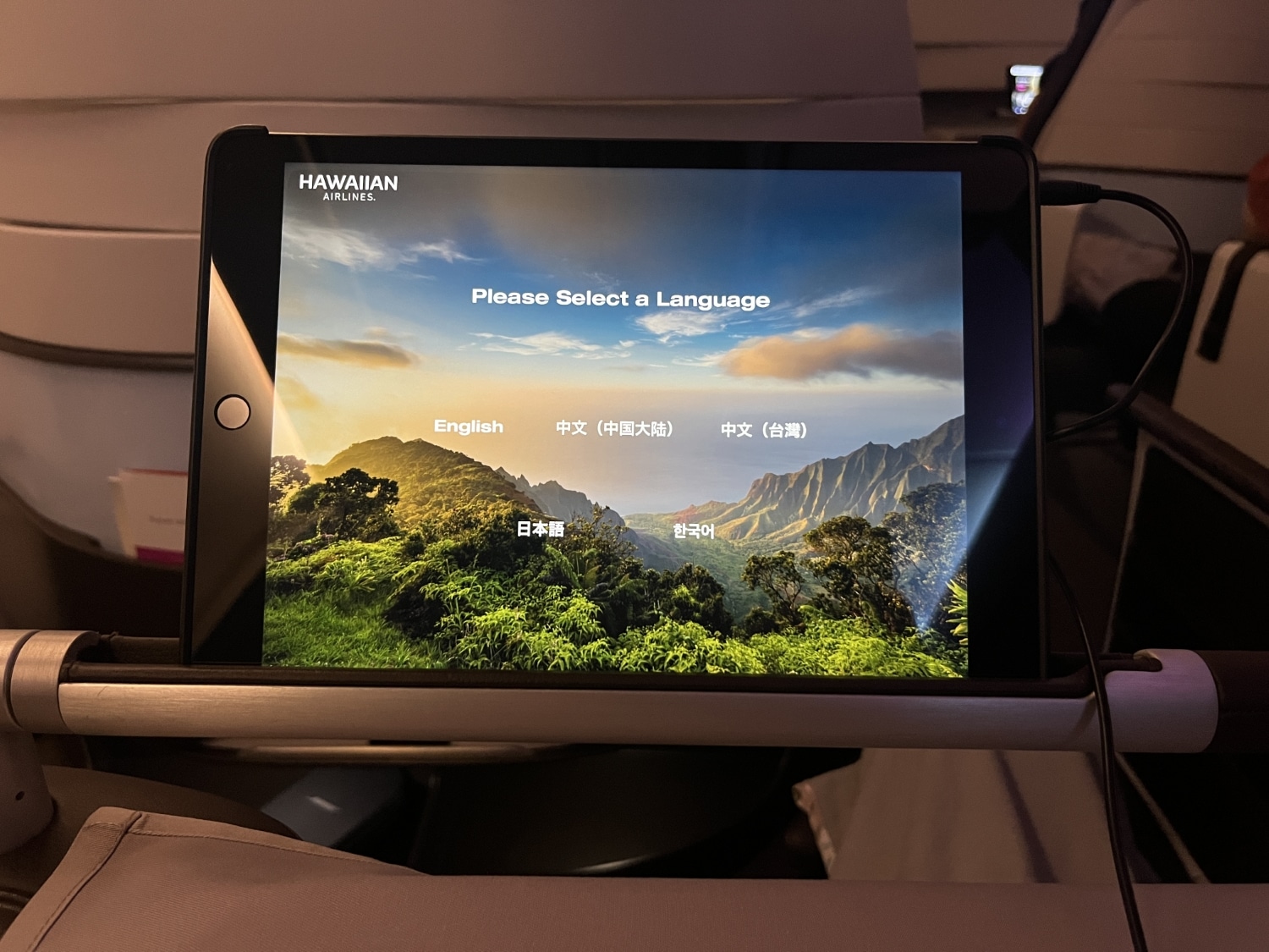 hawaiian airlines business class a330 entertainment console tablet